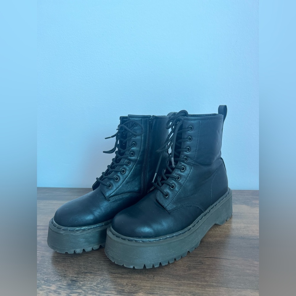 Platform combat boots
